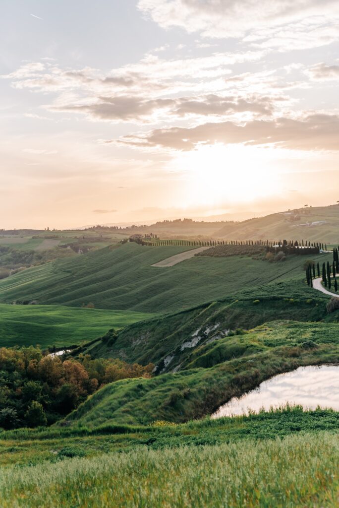 Elopement an der Zypressenallee im Val d'Orcia