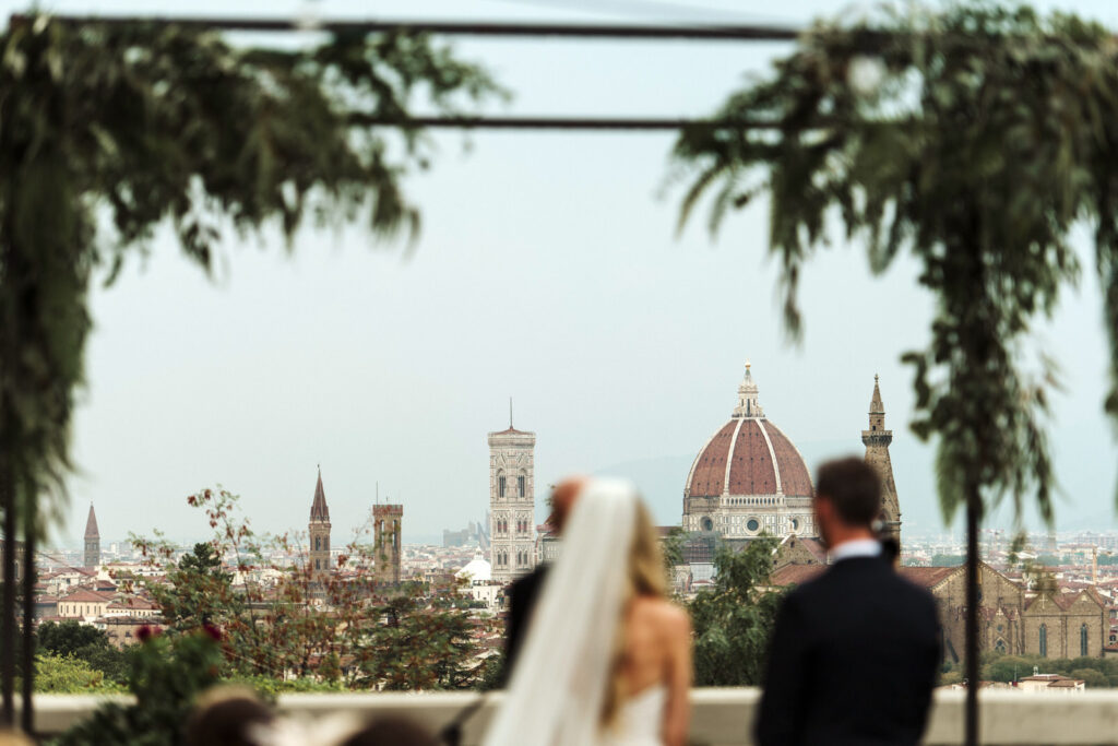 Toskana Hochzeit in einer Villa mit stimmungsvoller Regenkulisse
