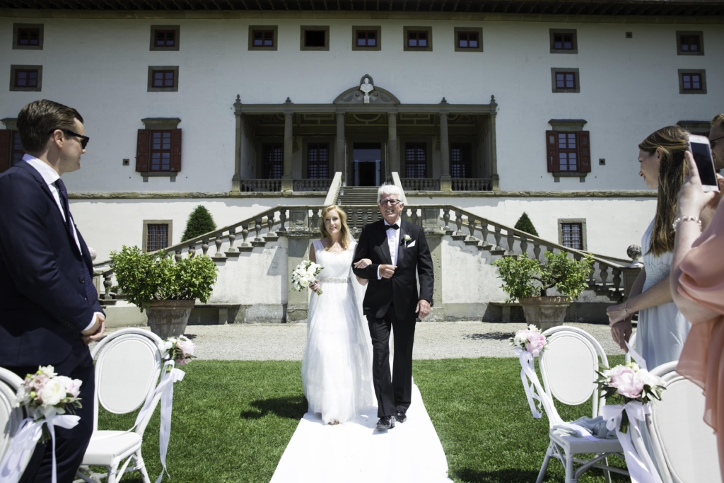 Villa per matrimonio in Toscana per un ingresso da sposa ineguagliabile