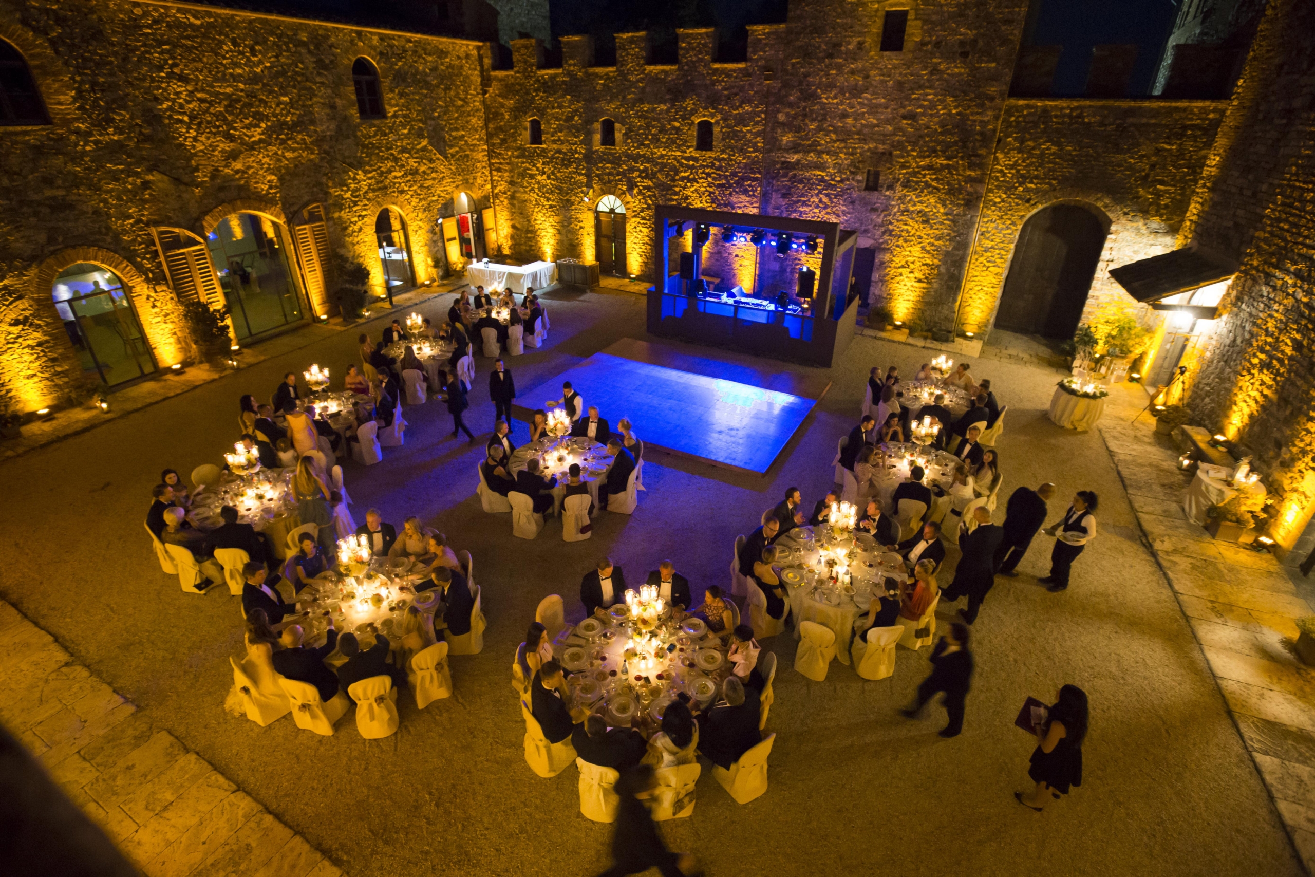 Hollywood-Tuscan style wedding in a castle