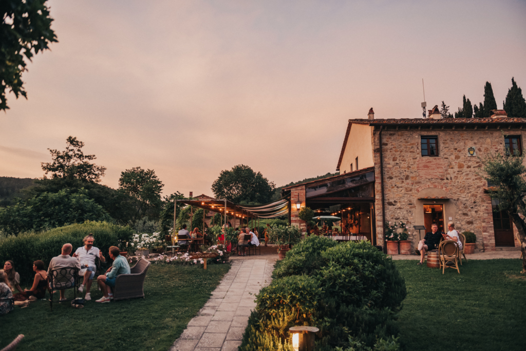Start your three-day wedding in Tuscany with a BBQ night!