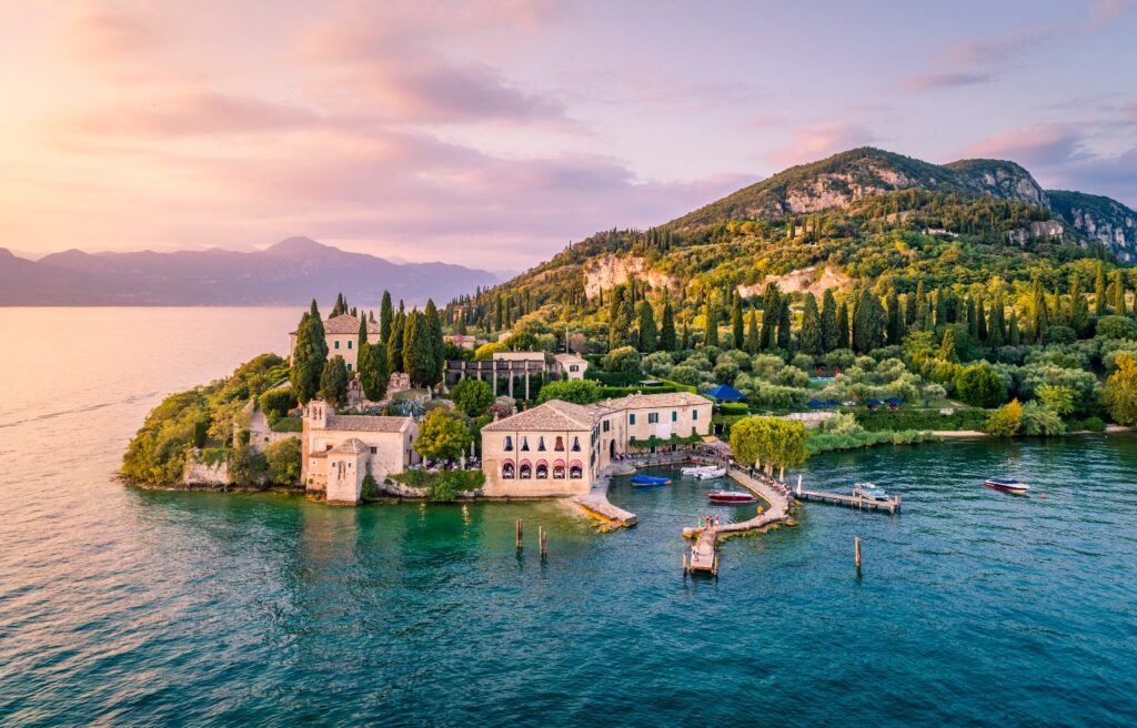 Destination wedding Italy Lake Area vs Amalfi coast